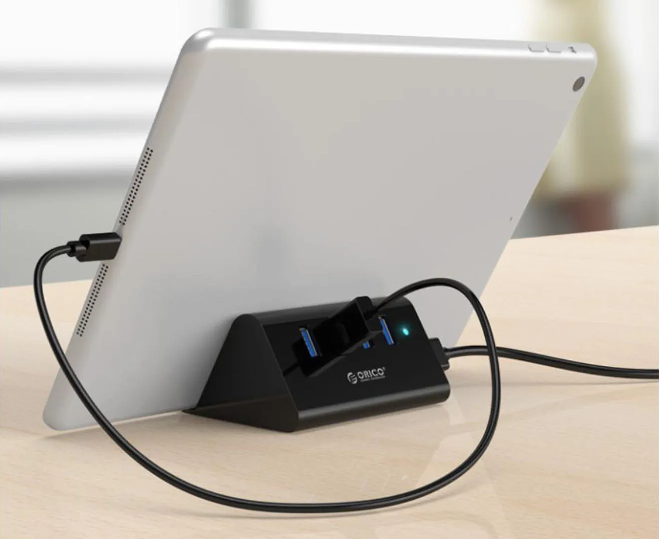 4-Port USB 3.0 Hub W/ Phone & Tablet Stand