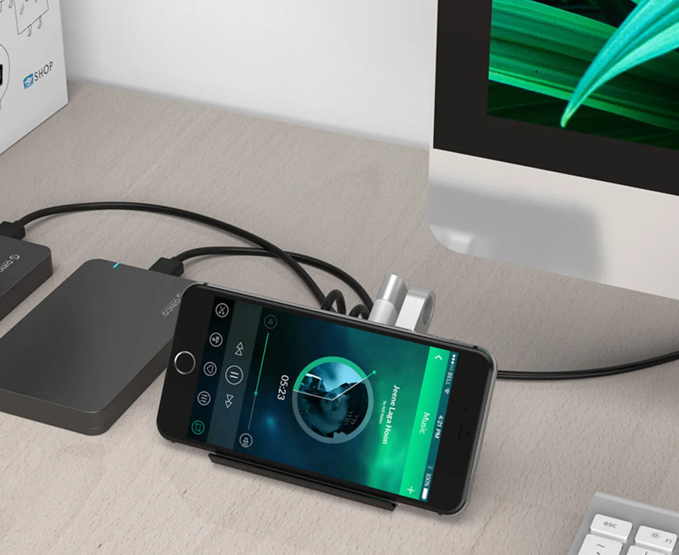 4-Port USB 3.0 Hub W/ Phone & Tablet Stand