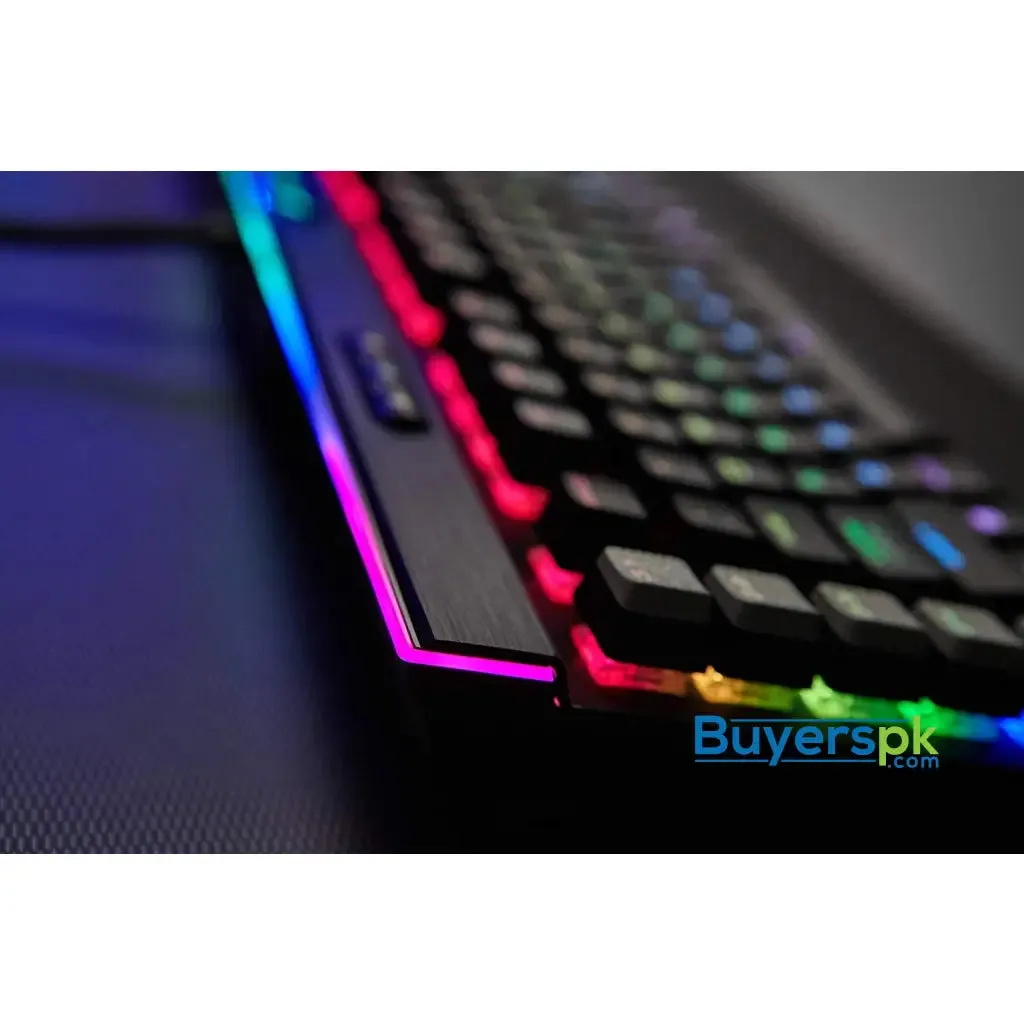 Corsair K95 Rgb Platinum Mechanical Gaming Keyboard - 6x Programmable Macro Keys - Usb Passthrough &