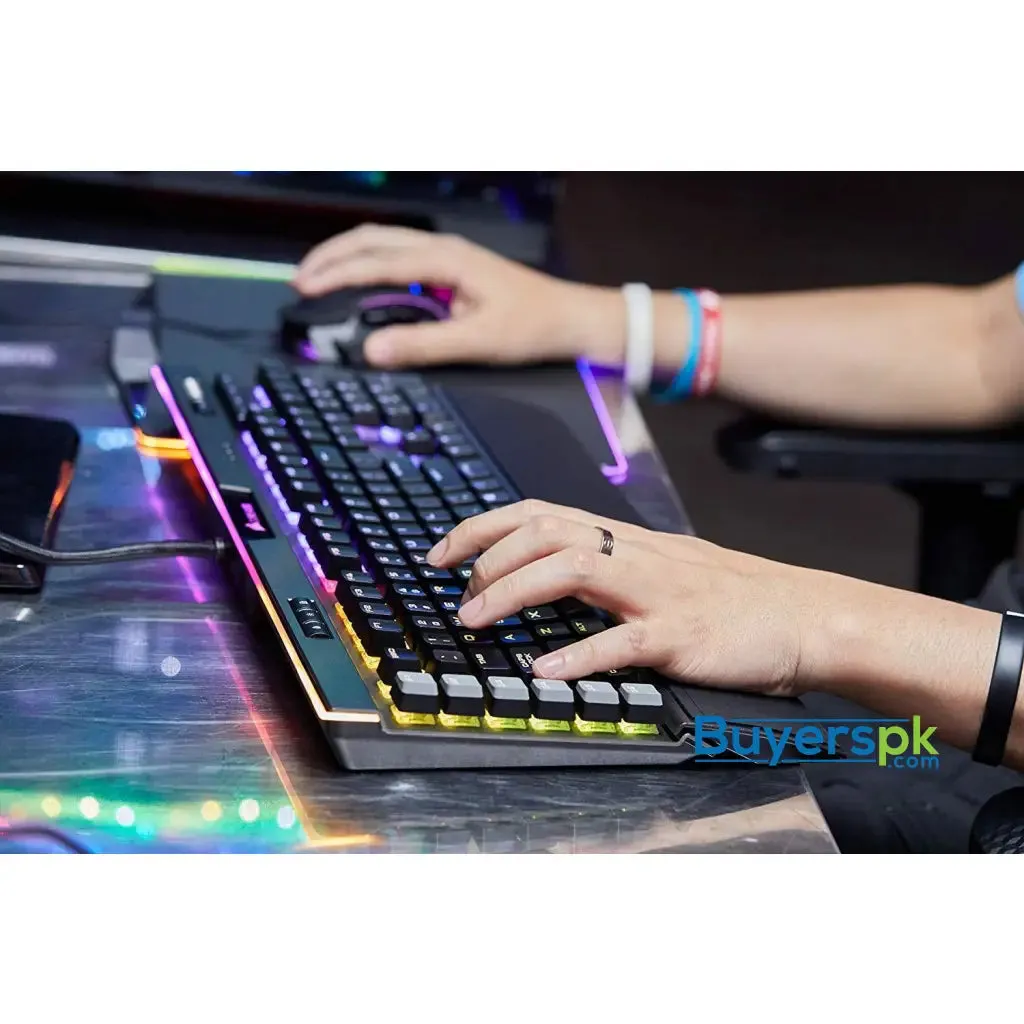 Corsair K95 Rgb Platinum Mechanical Gaming Keyboard - 6x Programmable Macro Keys - Usb Passthrough &