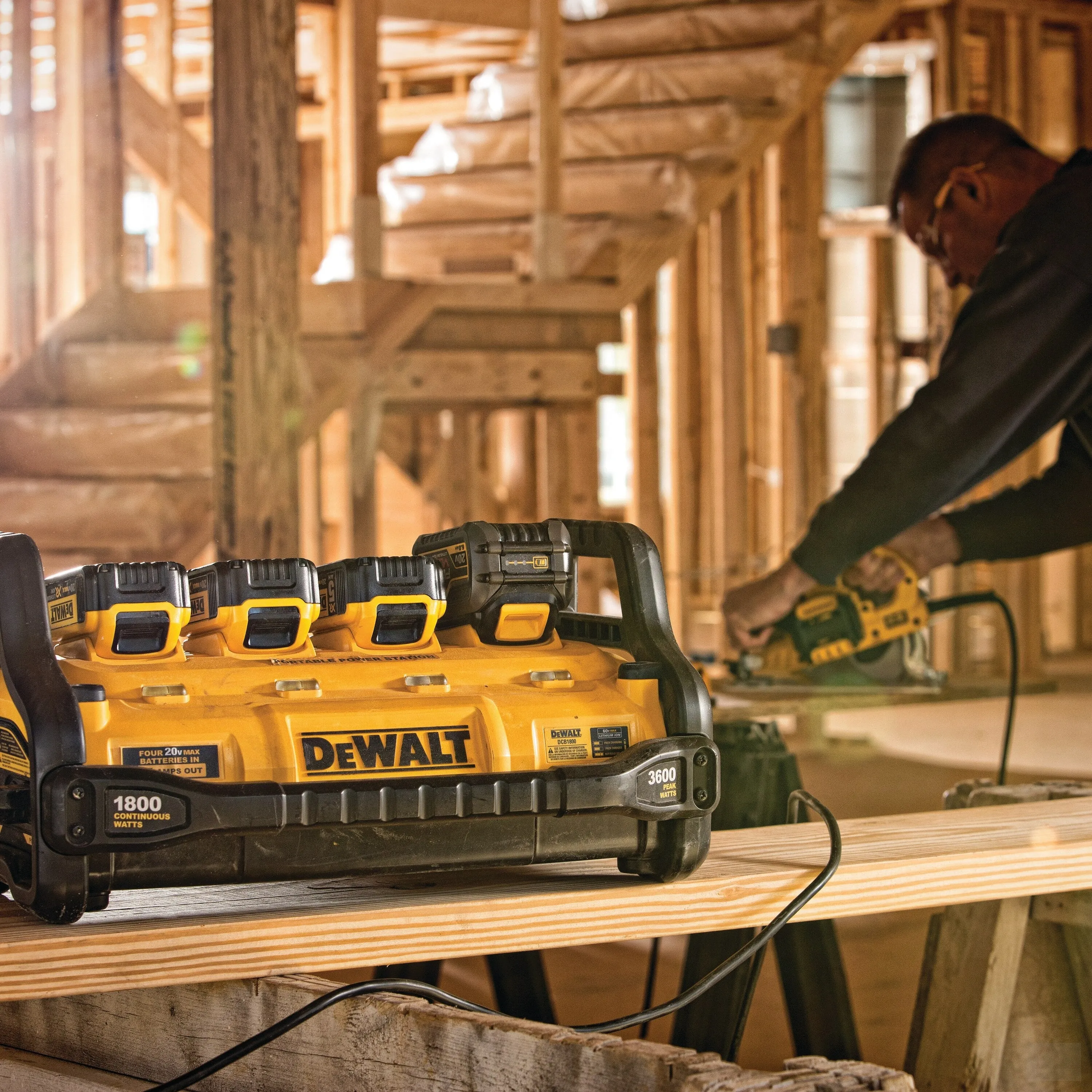 DEWALT 1800 Watt Portable Power Station [DCB1800B]